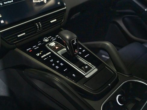 Certified 2023 Porsche Cayenne AWD/4WD image 22