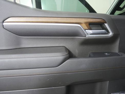 Used 2022 Chevrolet Silverado 1500 High Country w/ Z71 Off-Road Package image 15