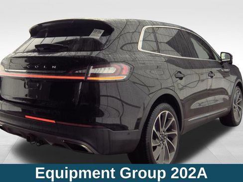 Used 2022 Lincoln Nautilus Reserve w/ Equipment Group 202A image 6