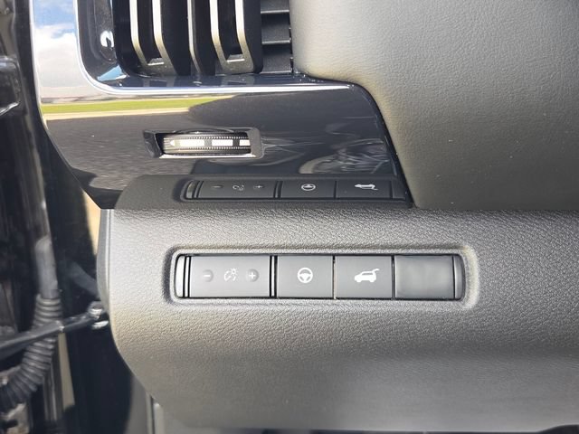 Used 2025 Nissan Pathfinder SV FWD image 26