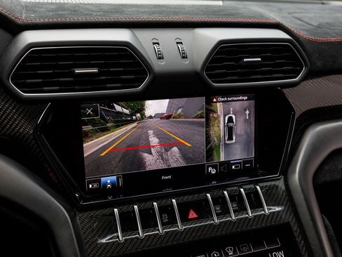 Used 2024 Lamborghini Urus Performante AWD/4WD image 39