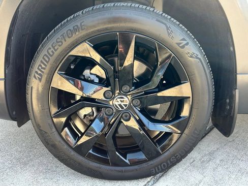 Certified 2023 Volkswagen Taos SE FWD image 34