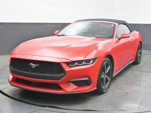 Used 2024 Ford Mustang Convertible RWD image 4