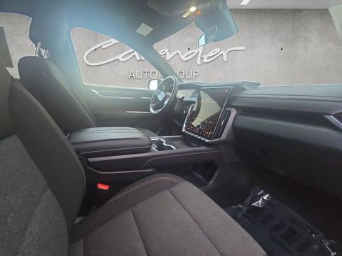 Used 2025 GMC Acadia Elevation image 24