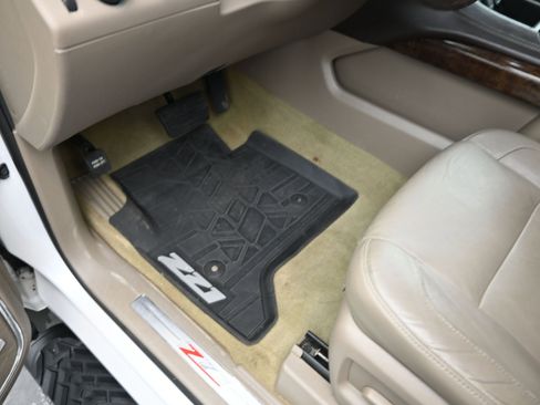 Used 2018 Chevrolet Tahoe LT image 16