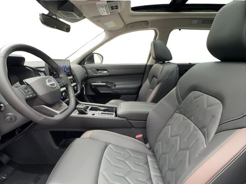 Used 2026 Nissan Pathfinder Platinum w/ Cargo Package FWD image 21