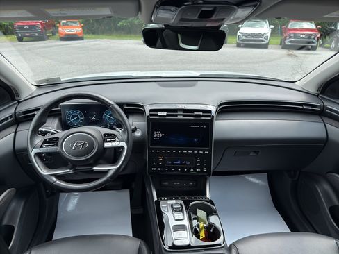 Certified 2023 Hyundai Tucson Limited AWD/4WD image 19