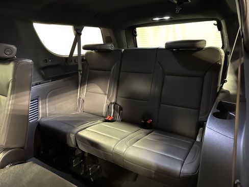 Used 2025 Chevrolet Suburban Z71 AWD/4WD image 25