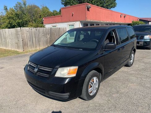 Used 2010 Dodge Grand Caravan SE w/ Climate Group image 2