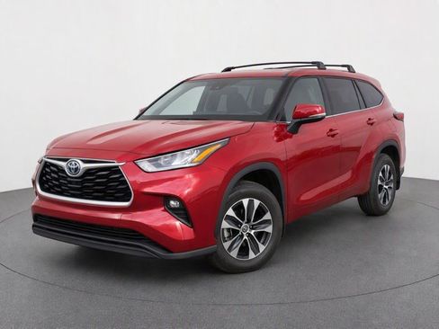 Used 2020 Toyota Highlander XLE AWD/4WD image 22