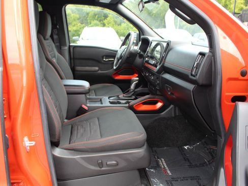 Used 2025 Nissan Frontier PRO-4X AWD/4WD image 11