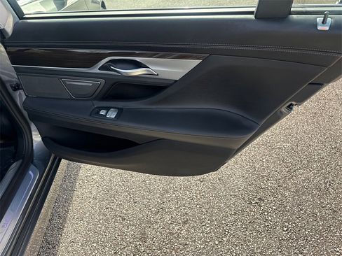 Used 2018 BMW 750i xDrive image 16