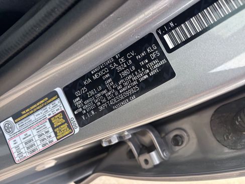 Used 2025 Kia K4 LXS image 28