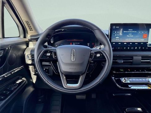 New 2026 Lincoln Corsair Premiere FWD image 9