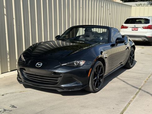 Used 2019 MAZDA MX-5 Miata Club RWD image 9