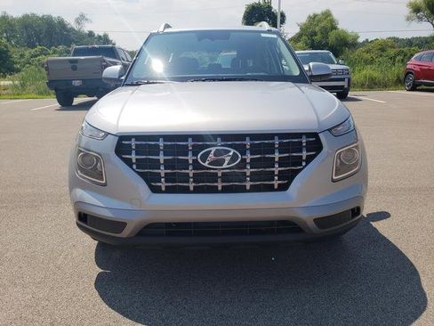 New 2025 Hyundai Venue SEL image 2