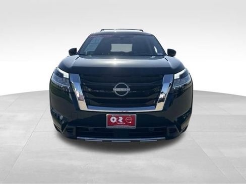 Used 2023 Nissan Pathfinder Platinum AWD/4WD image 3