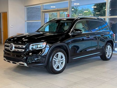 Used 2023 Mercedes-Benz GLB 250 4MATIC w/ Premium Package image 4