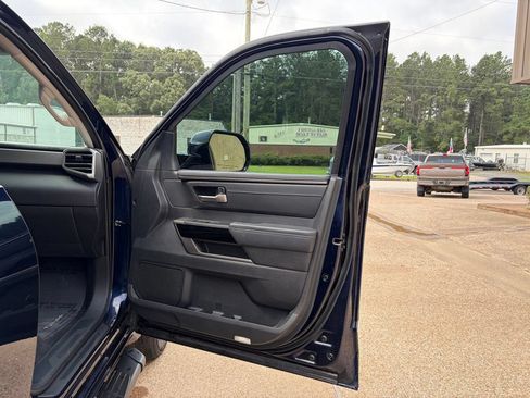 Used 2024 Toyota Tundra Limited AWD/4WD image 30
