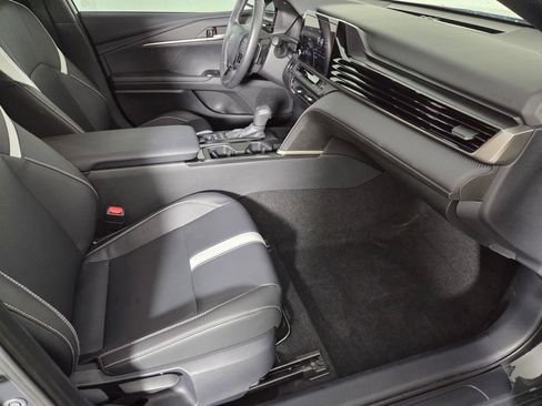 Used 2025 Toyota Camry SE w/ Convenience Package FWD image 30