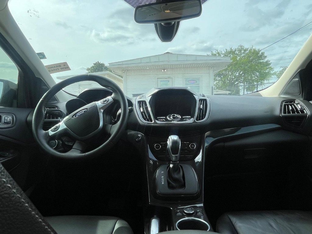 Used 2015 Ford Escape Titanium FWD image 3