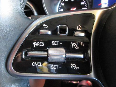 Used 2020 Mercedes-Benz GLC 300 4MATIC w/ Multimedia Package image 18