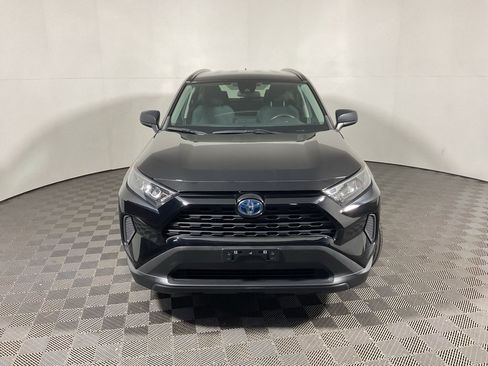 Used 2021 Toyota RAV4 LE image 4