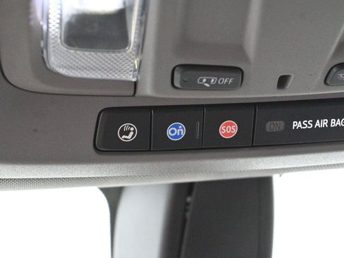 Used 2022 Chevrolet Silverado 1500 LT AWD/4WD image 29