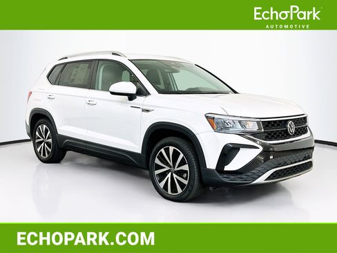 Used 2023 Volkswagen Taos SE image 1