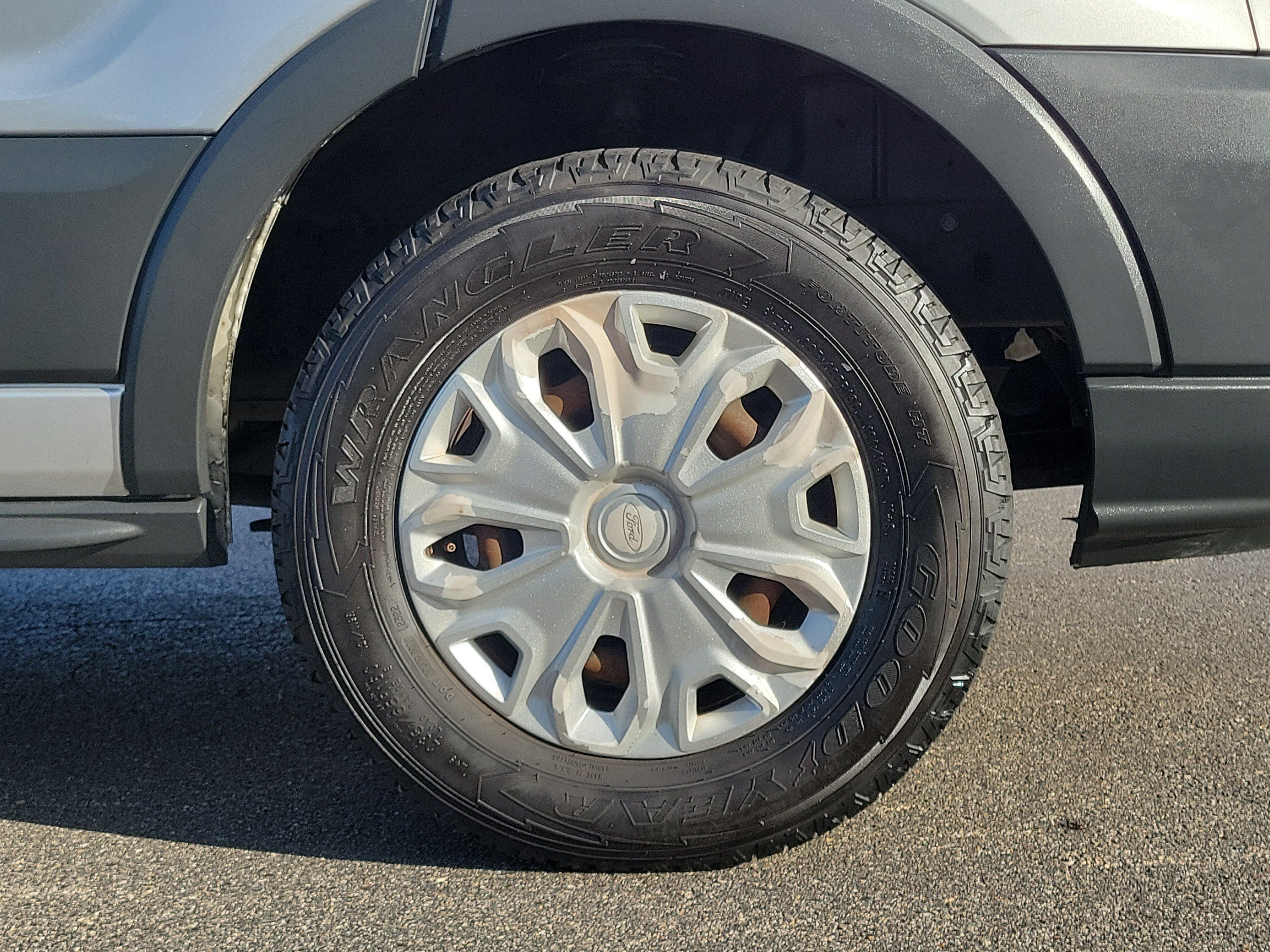 Used 2017 Ford Transit 350 XLT RWD image 5