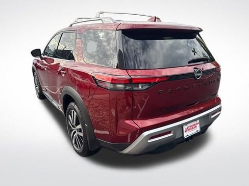 Used 2024 Nissan Pathfinder Platinum w/ Black Appearance Package image 4