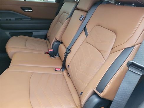 New 2025 Nissan Pathfinder Platinum image 9