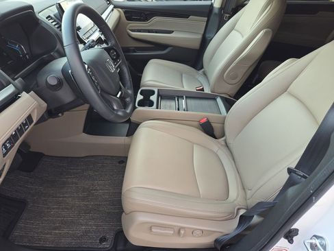 Certified 2024 Honda Odyssey Touring image 17