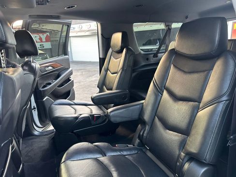 Used 2016 Cadillac Escalade ESV Premium RWD image 20