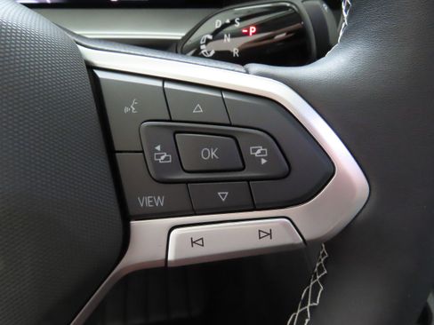 New 2025 Volkswagen Tiguan SE image 14