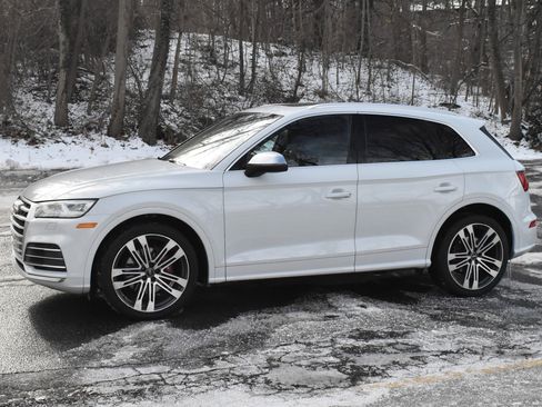 Used 2020 Audi SQ5 Premium Plus w/ Premium Plus Package image 2