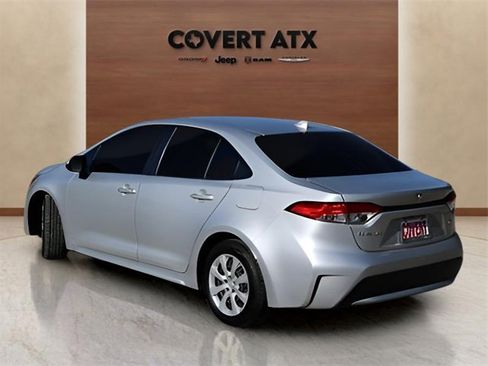 Used 2021 Toyota Corolla LE image 3