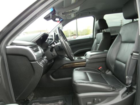 Used 2016 Chevrolet Suburban LT w/ Luxury Package image 5