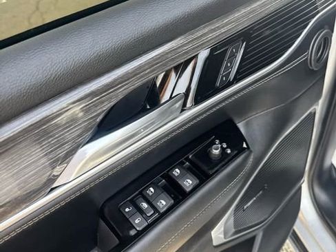 Used 2022 Jeep Wagoneer Series III w/ Convenience Group I AWD/4WD image 15