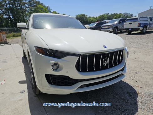 Used 2020 Maserati Levante AWD/4WD image 4