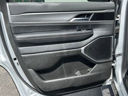 New 2026 Jeep Grand Wagoneer 4WD image 38