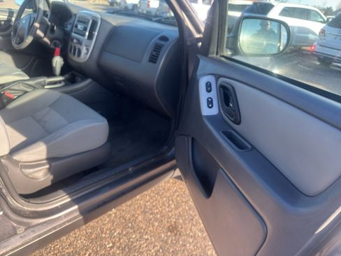 Used 2006 Ford Escape XLT image 12