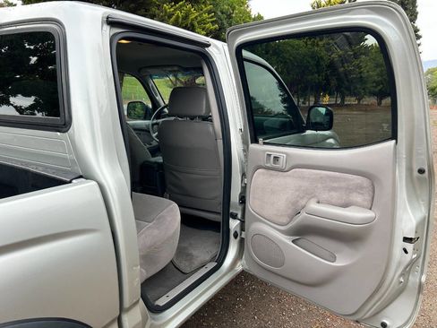 Used 2004 Toyota Tacoma PreRunner image 30