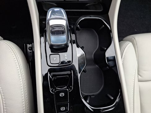 New 2026 Volvo XC40 B5 Plus w/ Climate Package image 9