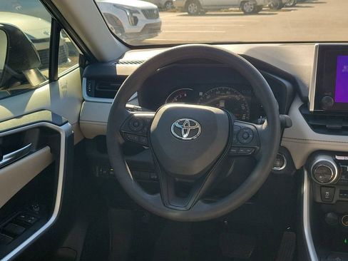 Used 2025 Toyota RAV4 XLE image 17