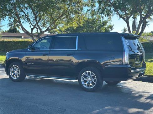 Used 2017 GMC Yukon XL SLE w/ SLE Value Package image 6