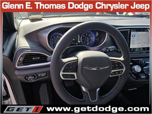 New 2026 Chrysler Pacifica Select image 11