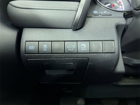 Used 2022 Toyota Camry SE image 18