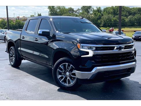 Used 2023 Chevrolet Silverado 1500 LT w/ Protection Package AWD/4WD image 2