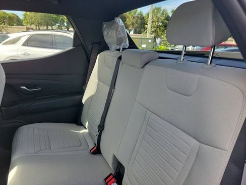 Used 2026 Hyundai Santa Cruz SE FWD image 10